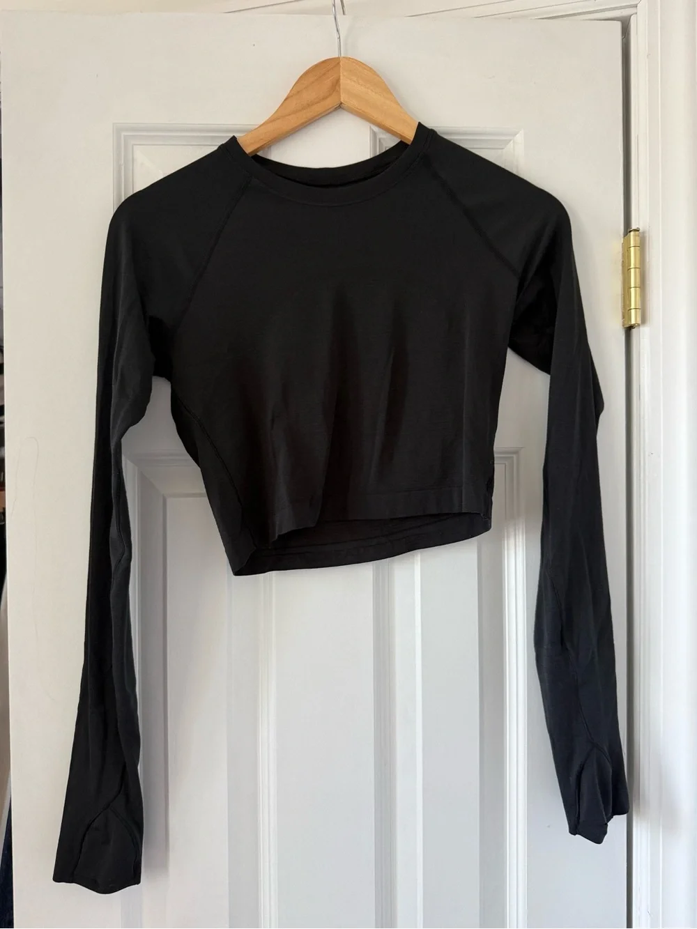 Lululemon Swiftly Tech Cropped Long Sleeve Shirt 2.0 in Black